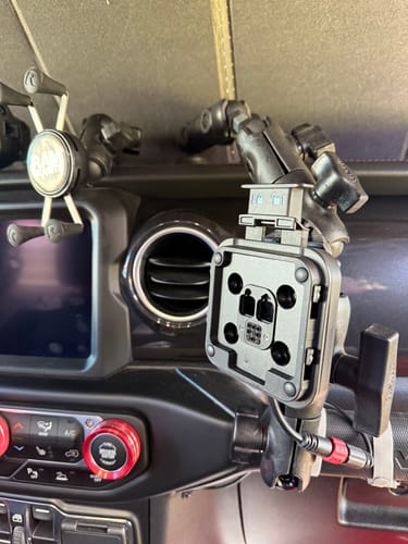 Customer photo review of Grab Bar For 2018 - 2023 Jeep Wrangler JL & Gladiator - CMM Offroad