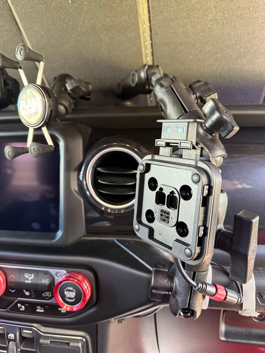 Customer photo review of Grab Bar For 2018 - 2023 Jeep Wrangler JL & Gladiator - CMM Offroad