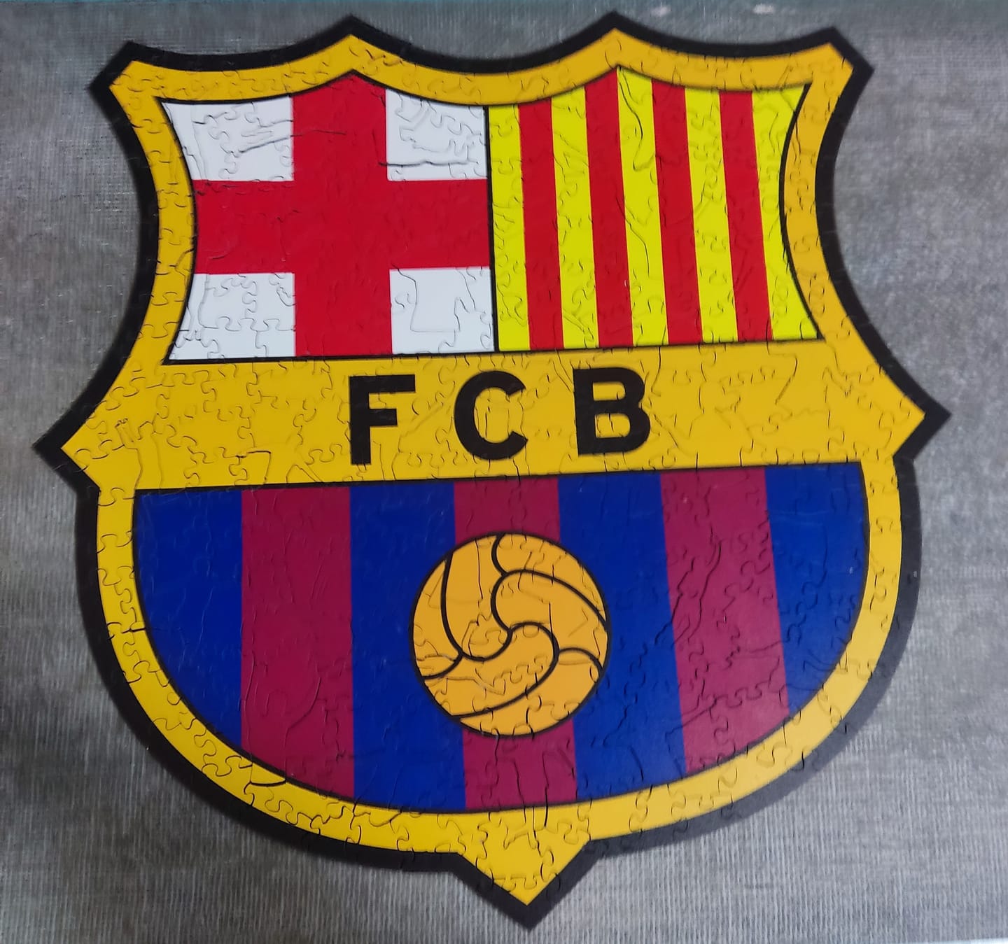 Customer photo review of FC Barcelona® Logo - Puzzle de Madera