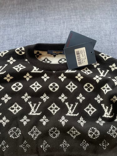 Recensione con foto di un cliente su Maglione LV Monogram