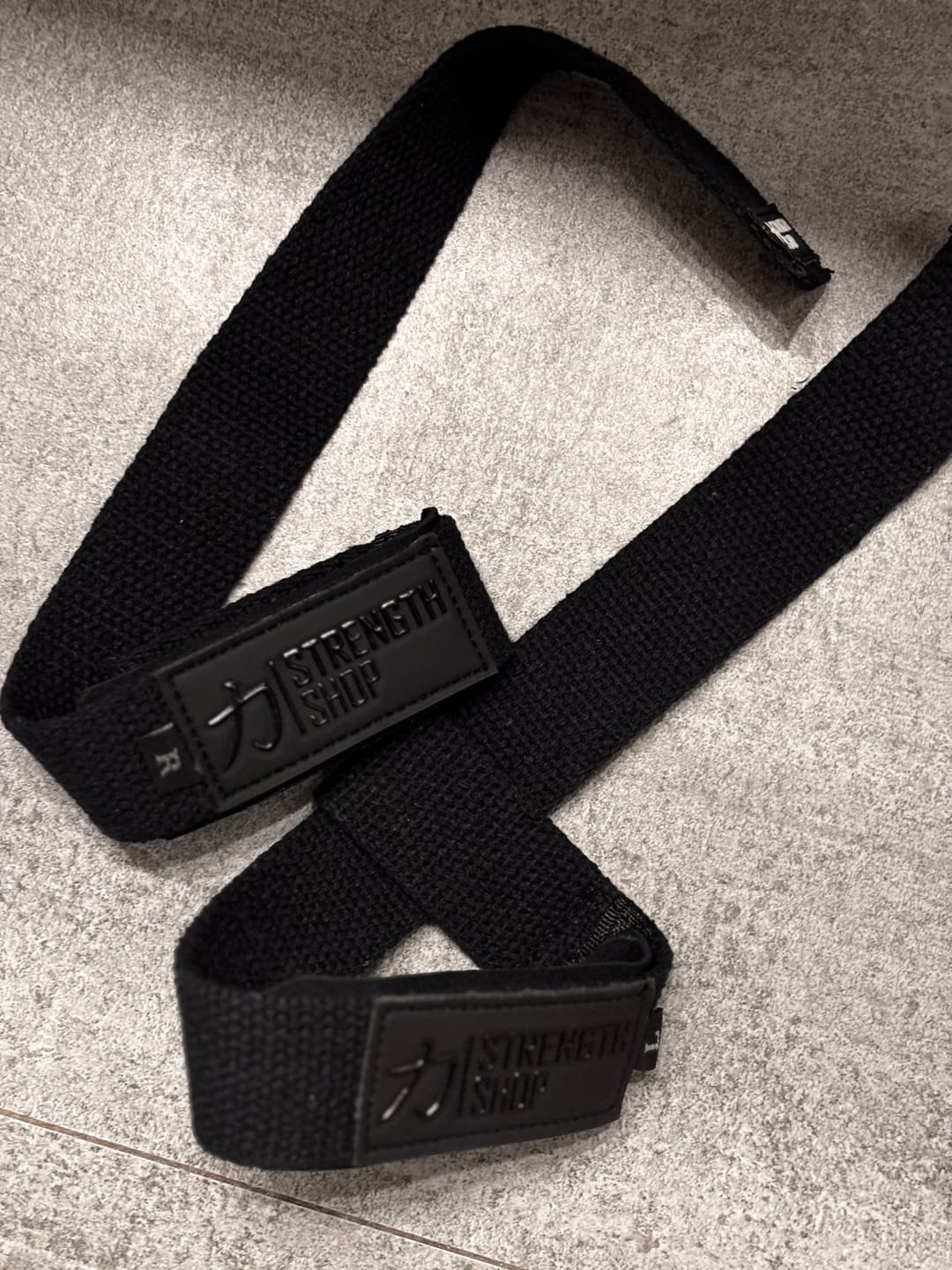 Customer photo review of Stealth Black PRO Lifting Straps, 50cm or 65cm