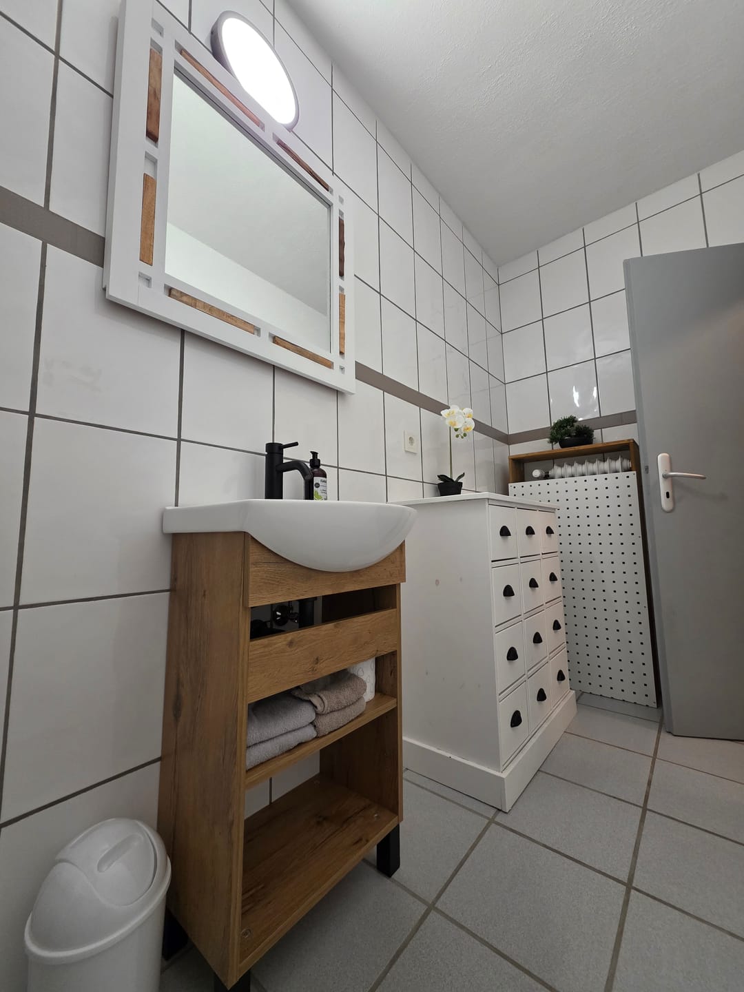 Customer photo review of Lochwand MADRID 122 x 61 cm weiß lackiert 3 mm MDF