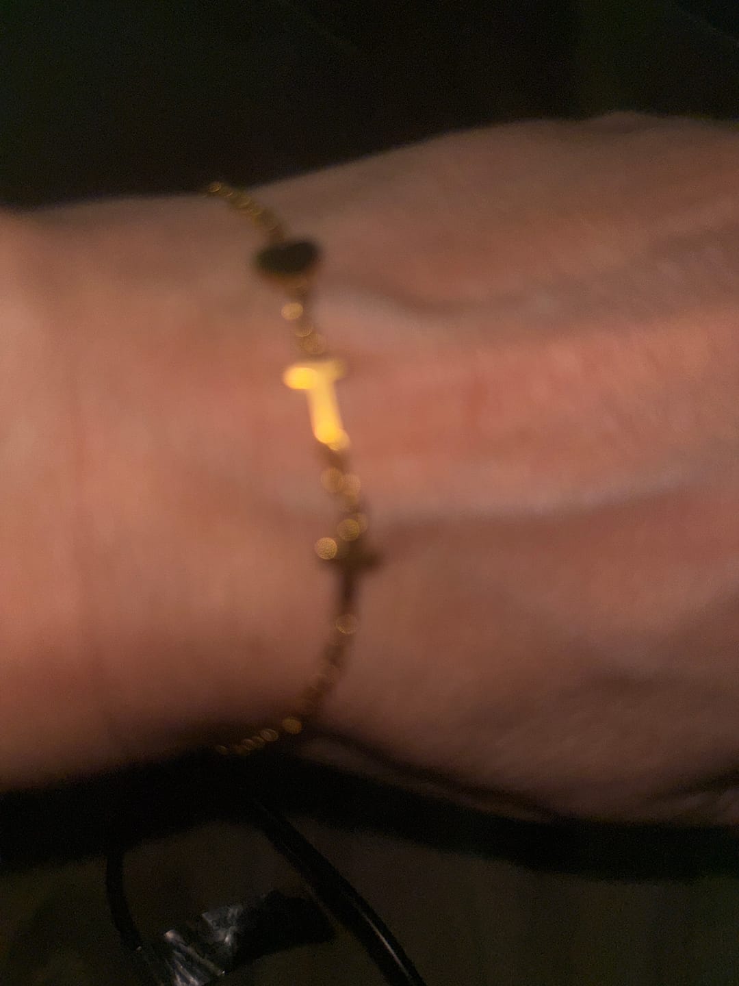Customer photo review of Personalizovaný náramek s ležatým iniciálem