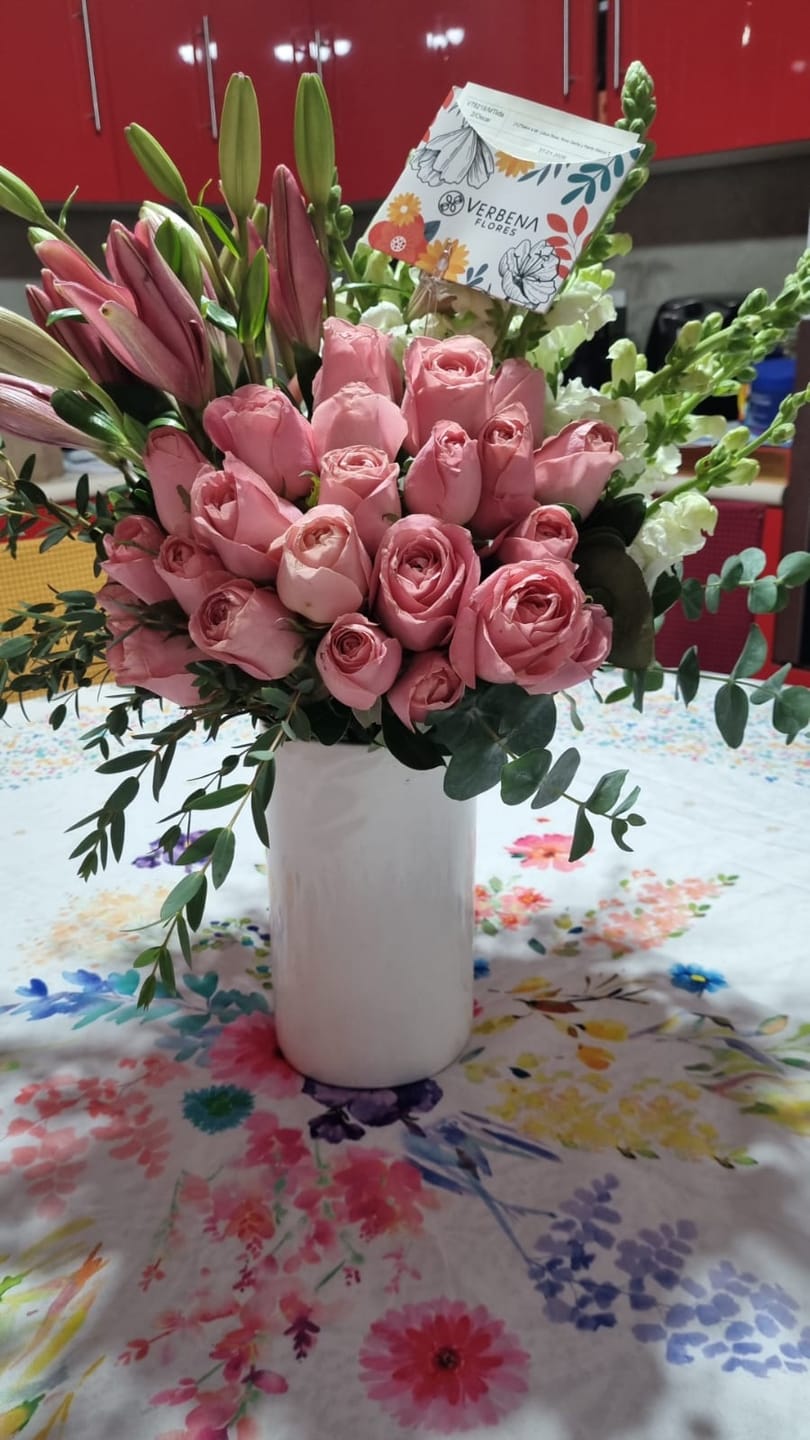 Customer photo review of Sabor a Mi - Lilium Rosa, Rosa Clarita y Perrito Blanco.