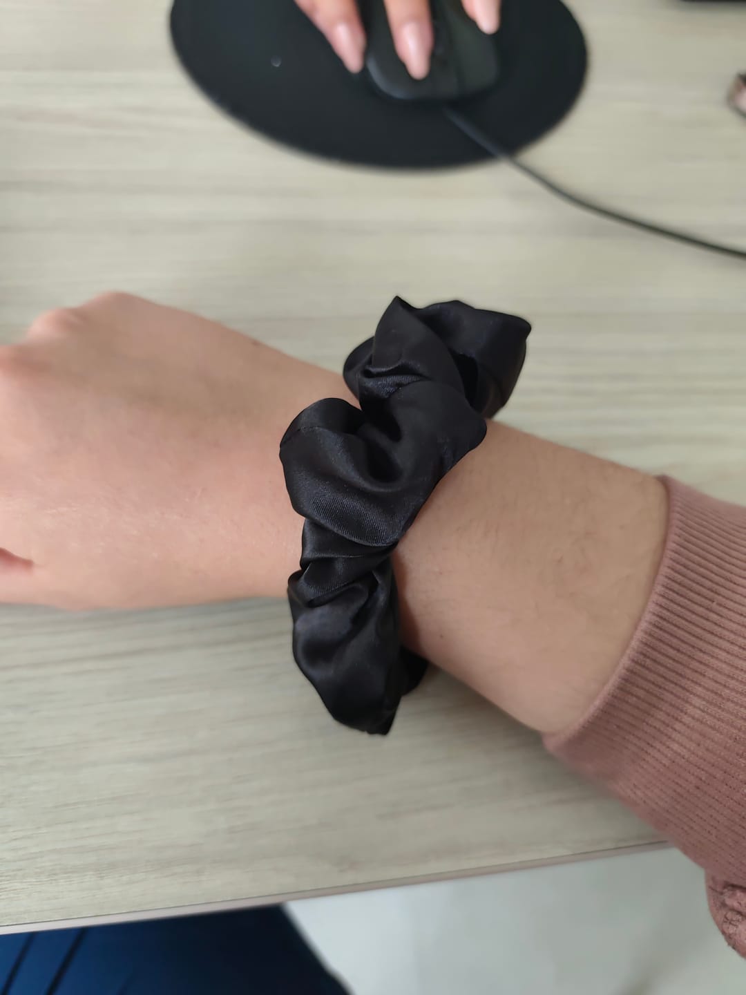 Customer photo review of Scrunchie - Negra Petit