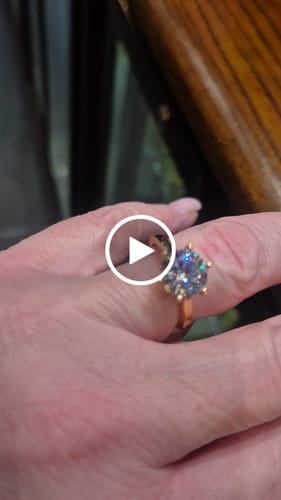 Customer video review of Valessa