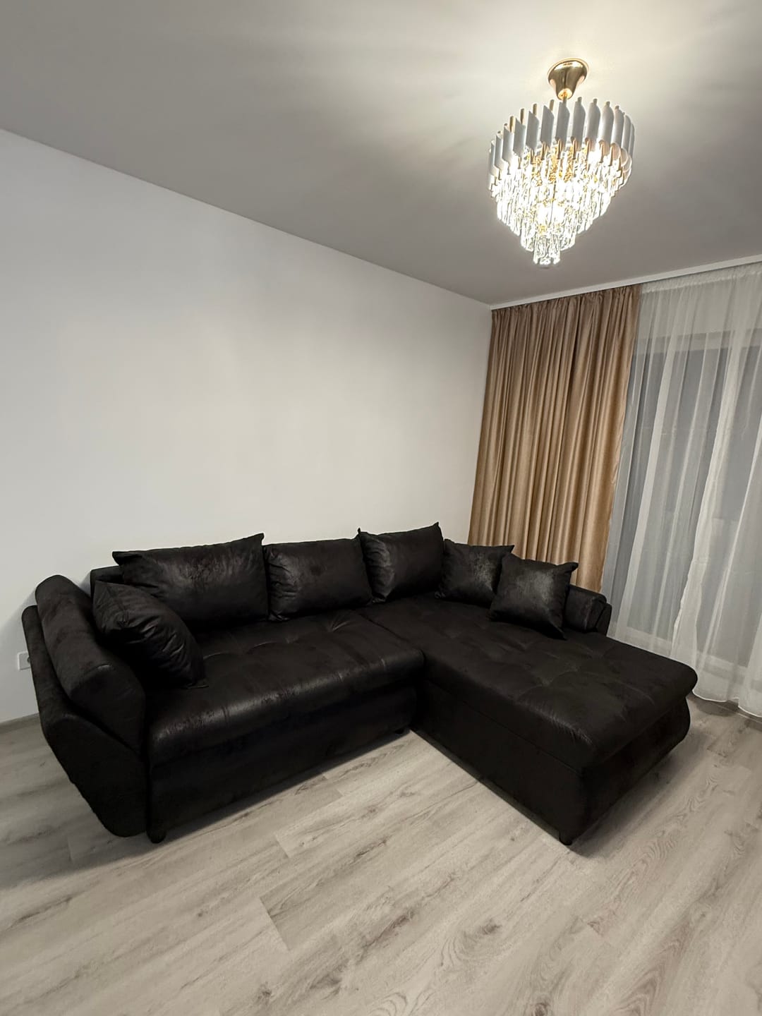 Customer photo review of Colțar extensibil dumonde cu ladă de depozitare si sezut confortabil din spuma HR, Loana Madagaskar Black II 270x185 cm