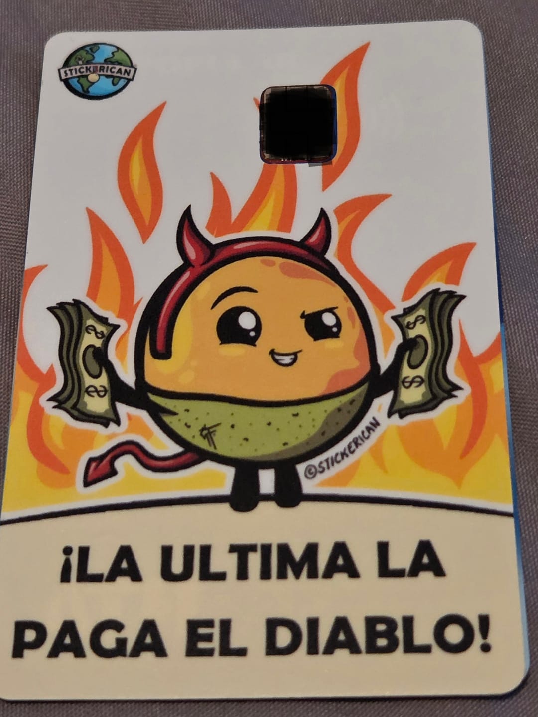 Customer photo review of La Última La Paga el Diablo - Sticker para Tarjeta de Crédito