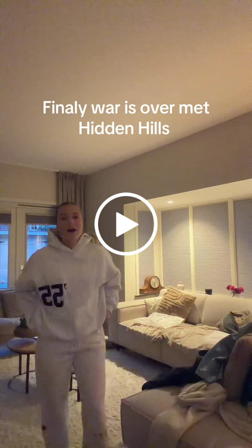 Customer video review of '55 EMBROIDERY STRAIGHT LEG SWEATPANTS LIGHT GREY