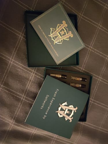 Customer's open Fresh Experience sample set in its green box, displaying three small perfume vials.
