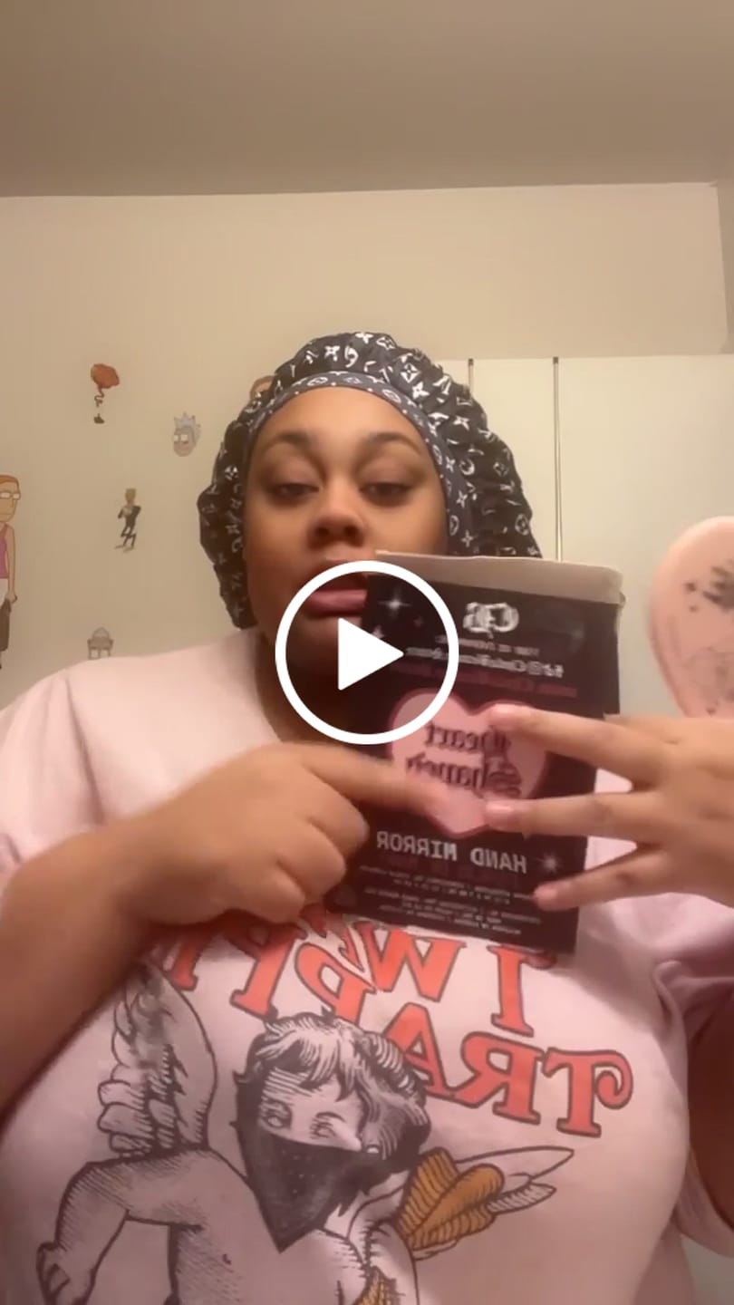 Customer video review of 'Tengo Chisme' -  Pink Heart Shaped Makeup Hand Mirror Travel Friendly (LIMITED EDITION)