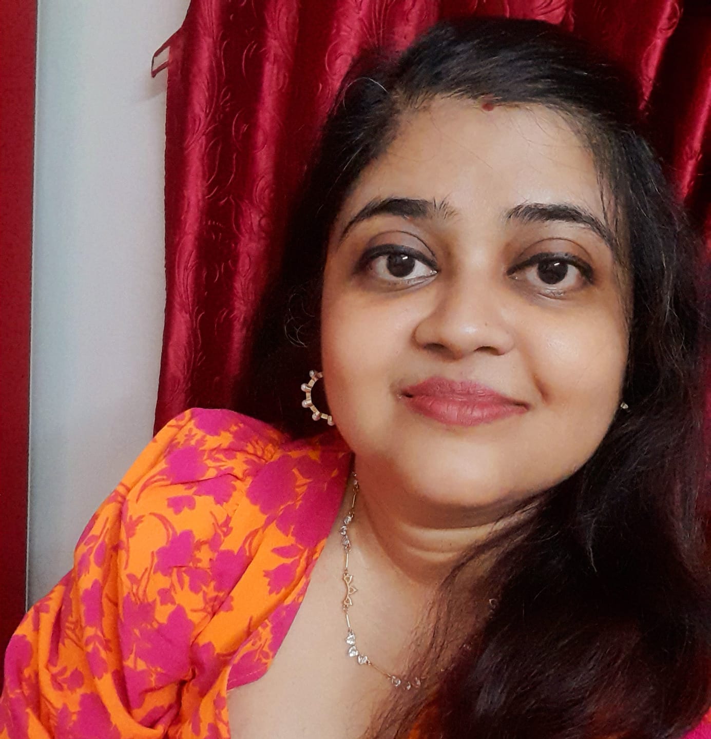 Customer photo review of Floral Vine Pearl Necklace