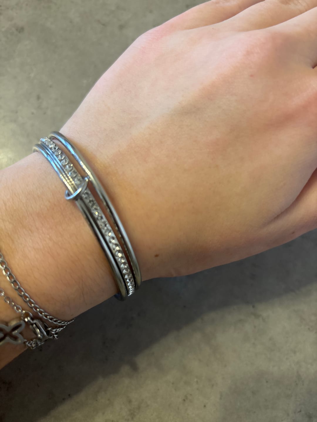 Customer photo review of Triple Pave Infinity Armreif 18K Vergoldet