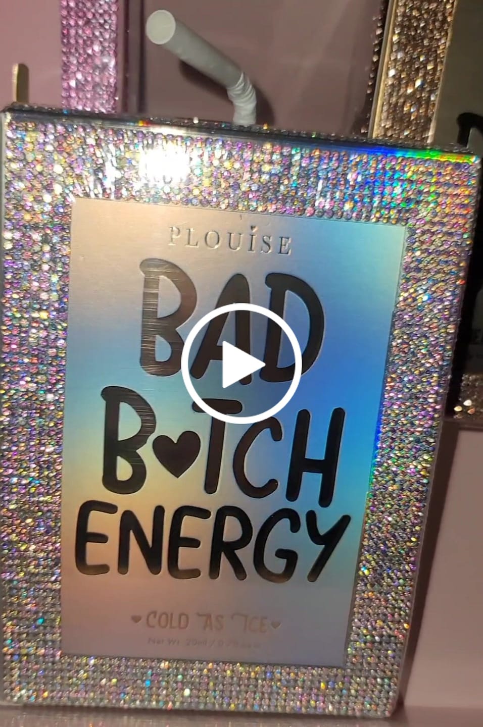 Recenzie video de la clienți pentru P.Louise Crystal Bad Bitch Energy Trio