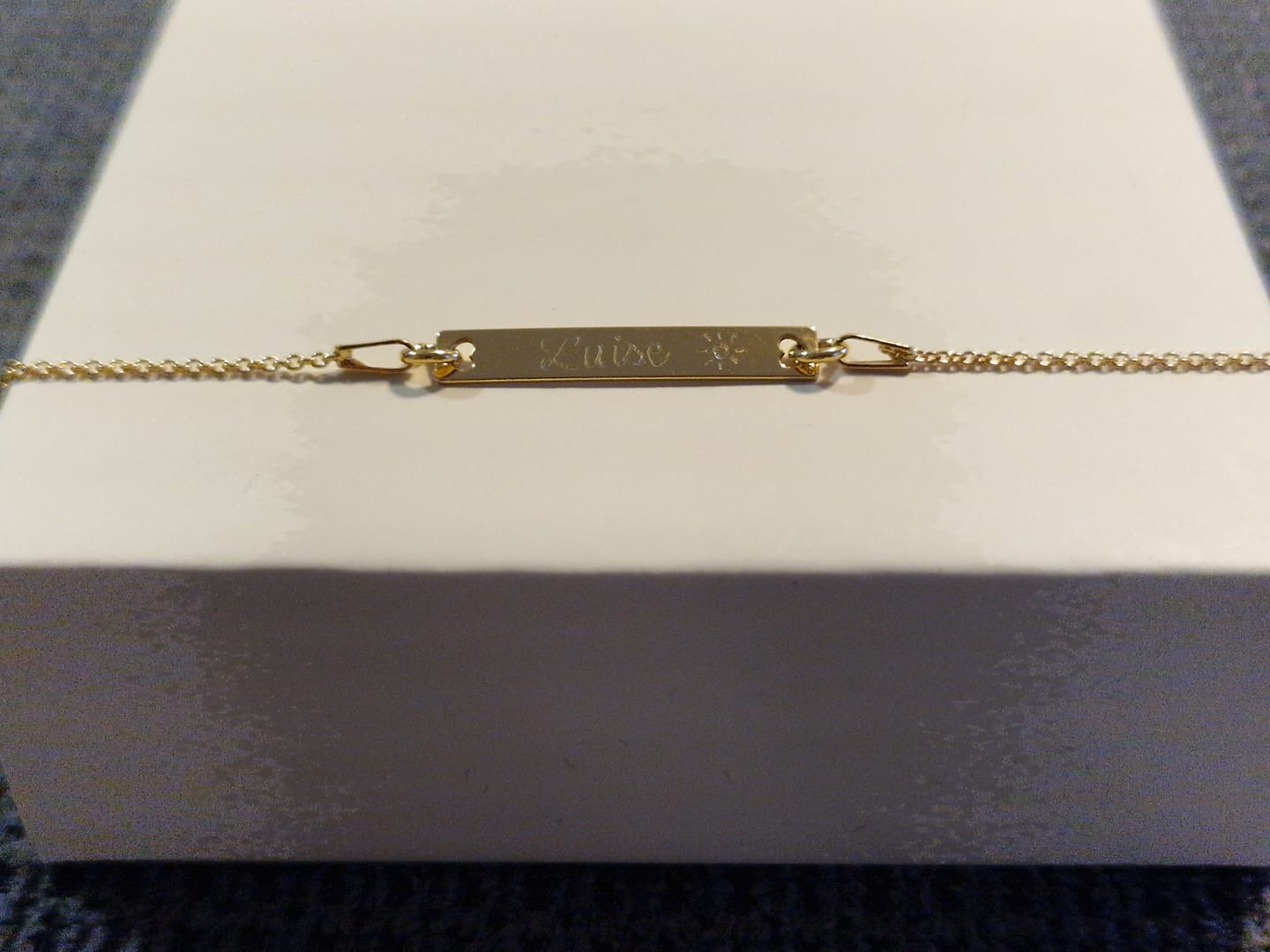 Customer photo review of Baby Armband mit Gravur länglich