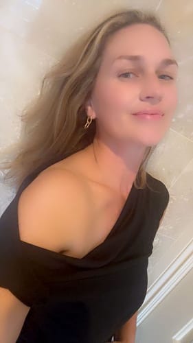 Customer photo review of Echo Earrings Gold