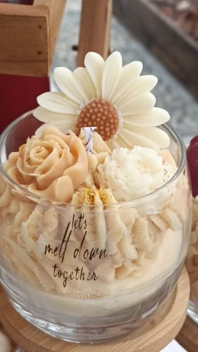 Customer photo review of Colorante líquido para velas MARFIL