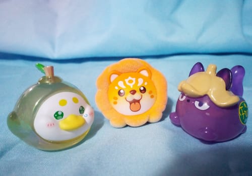 Customer shows the three cute Vegetables Fairy Mini Cute Beans figures received in their blind bag.