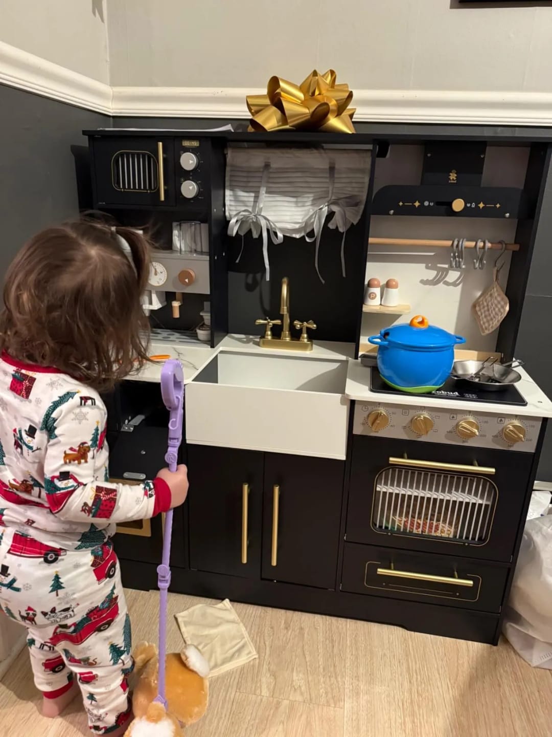 Customer photo review of Tiny Chef XL - Wooden Play Kitchen