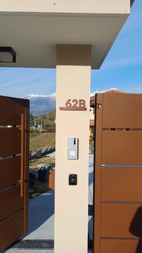 Customer photo review of Numero civico sagomato modello Line 01 Acrilico