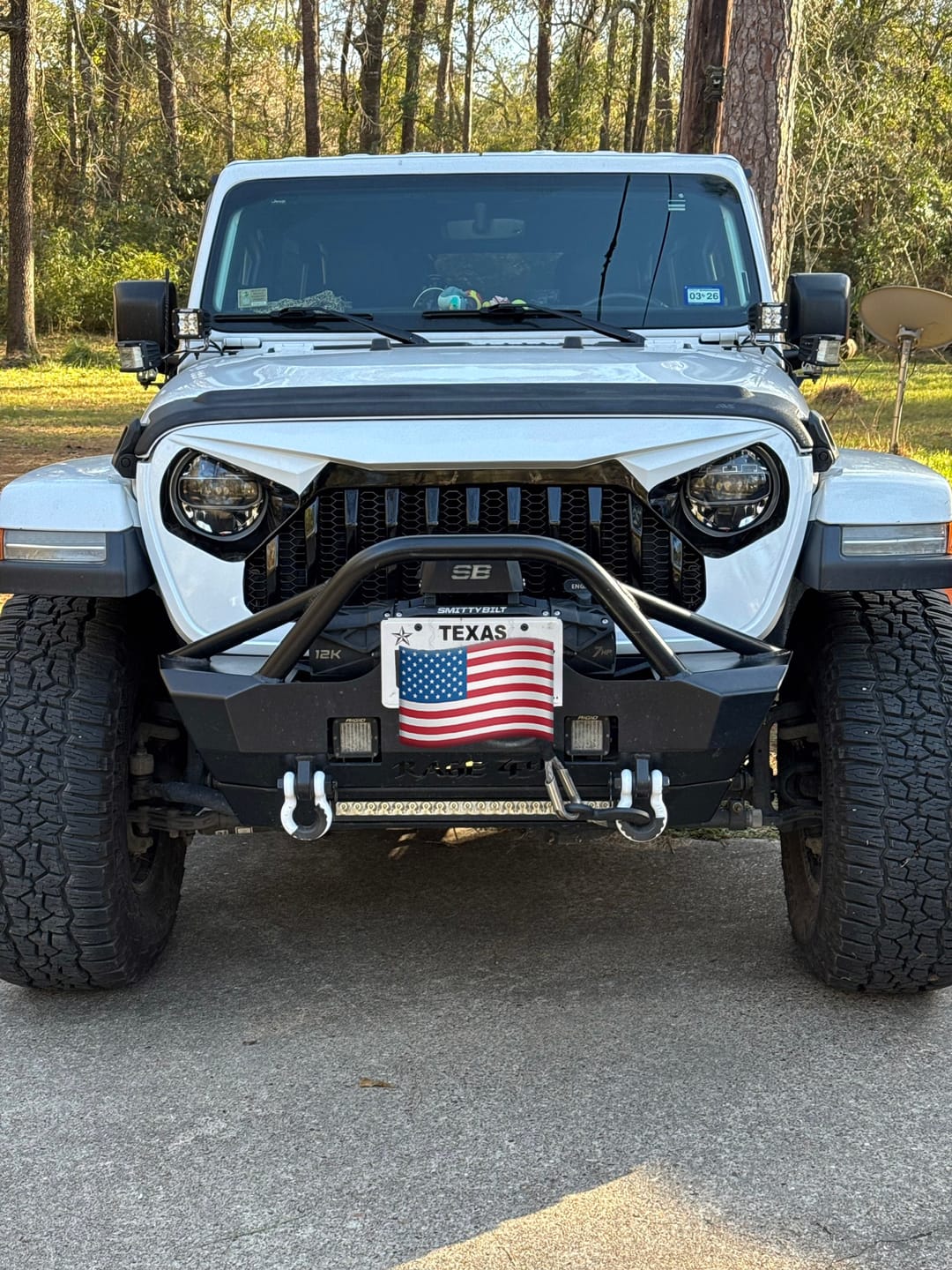 Customer photo review of Gladiator Vader Grille W/ Mesh - White & Black For 18+ Jeep Wrangler JL & Gladiator JT W/O Trailcam