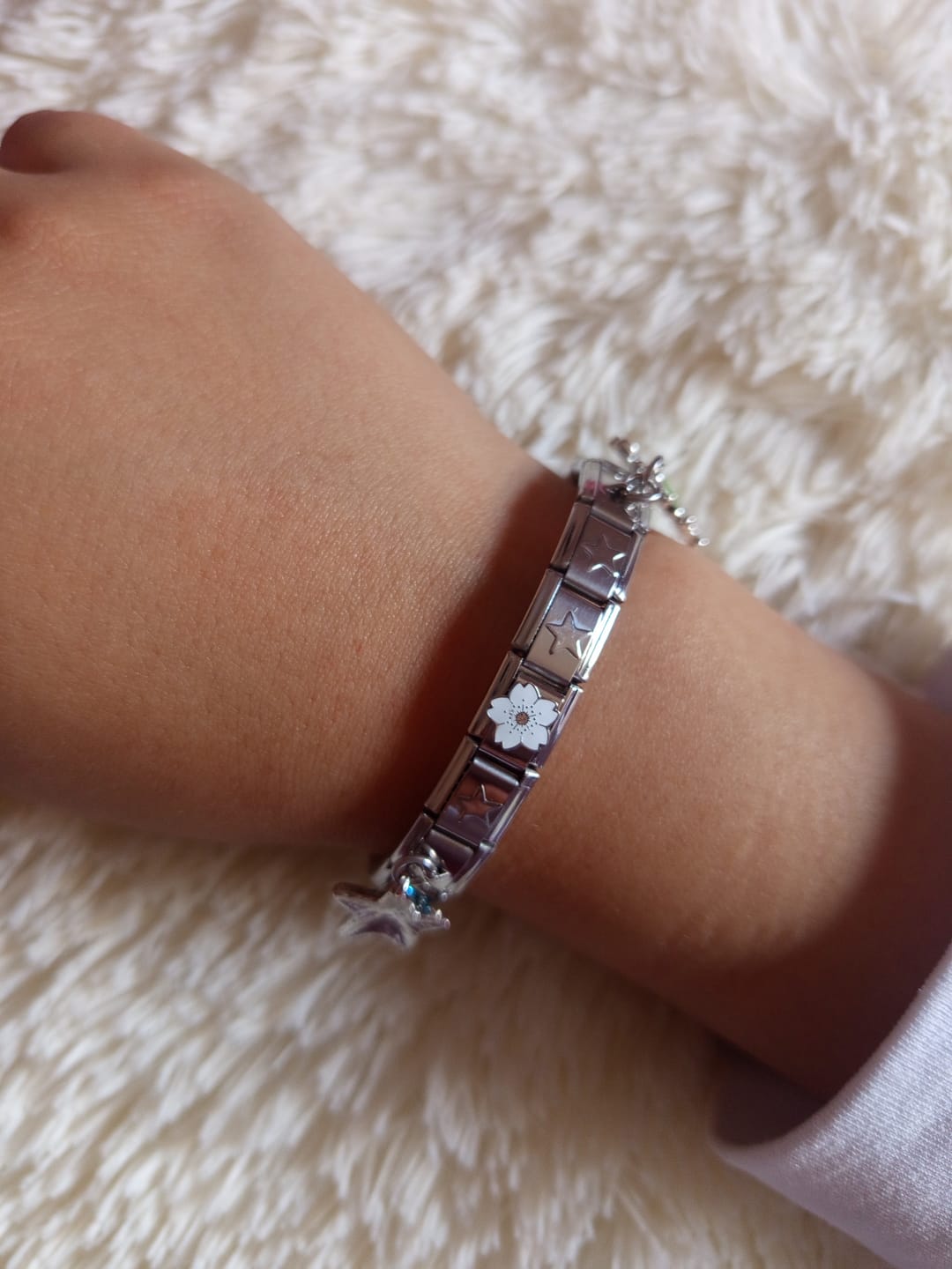 Customer photo review of Charm Flor Blanca