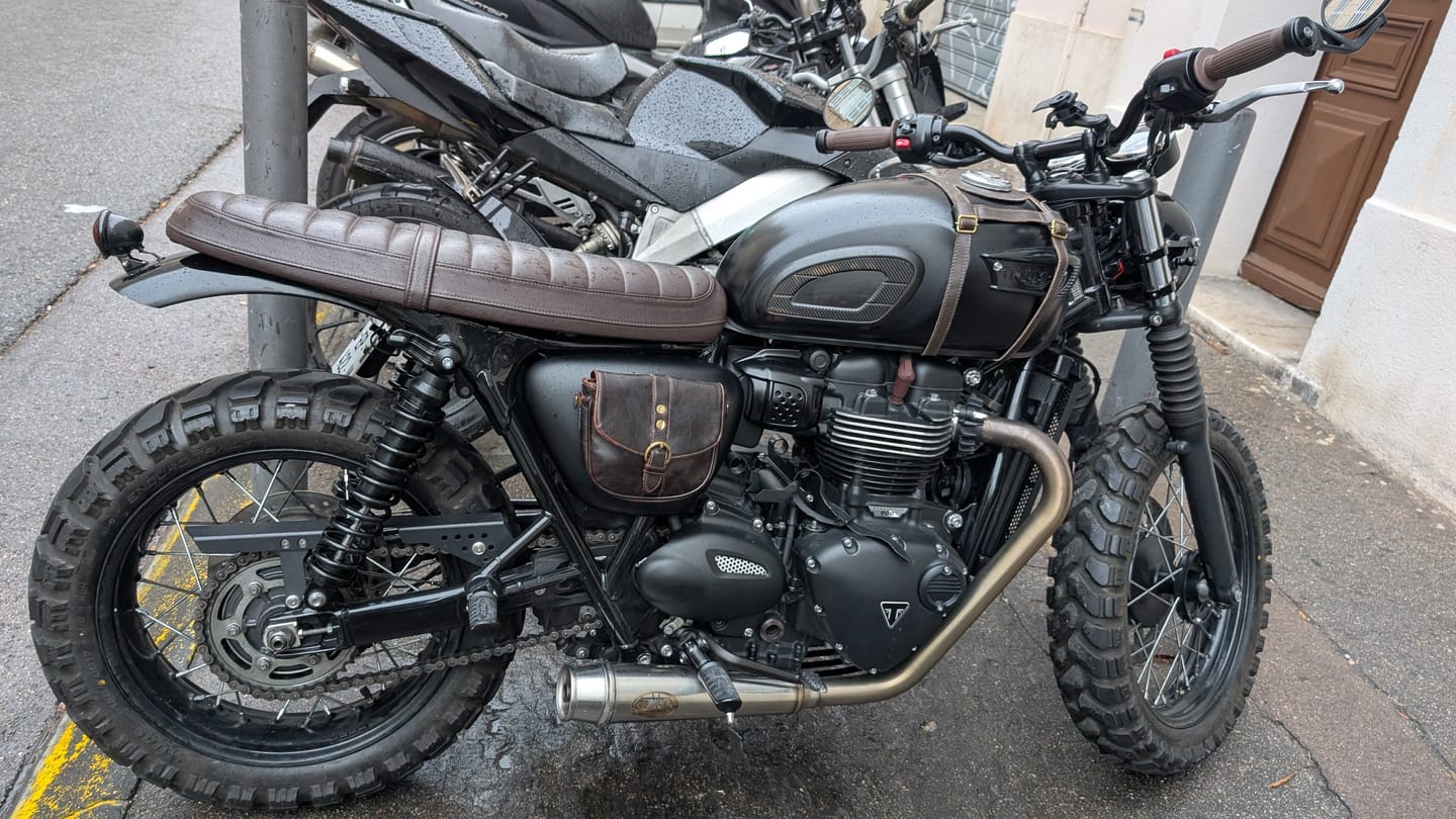 Customer photo review of tank strap right side fuel inlet