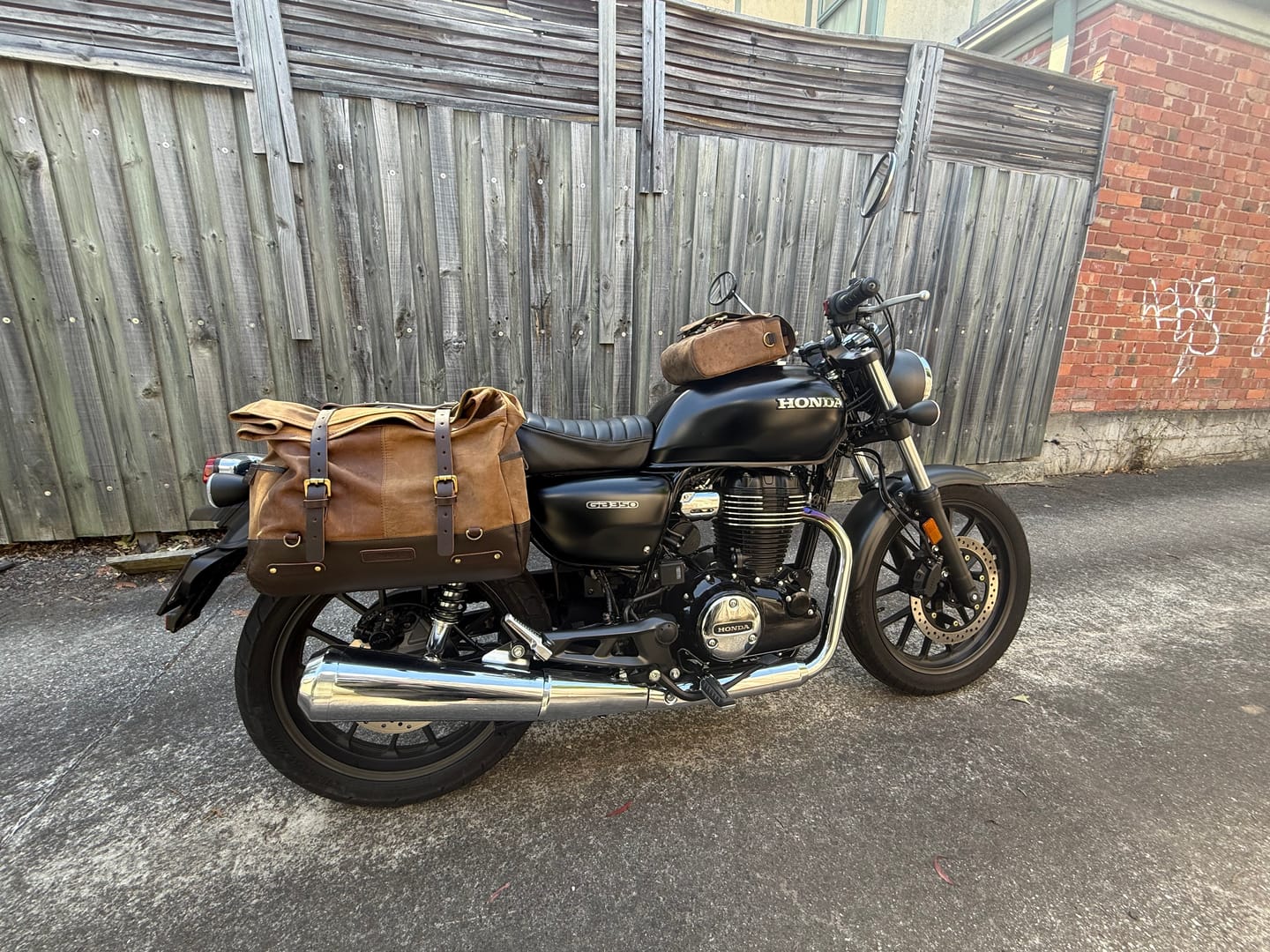 Customer photo review of outlaw saddlebag