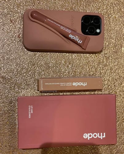 Customer photo review of Estuche Rhode Lip Case Toast