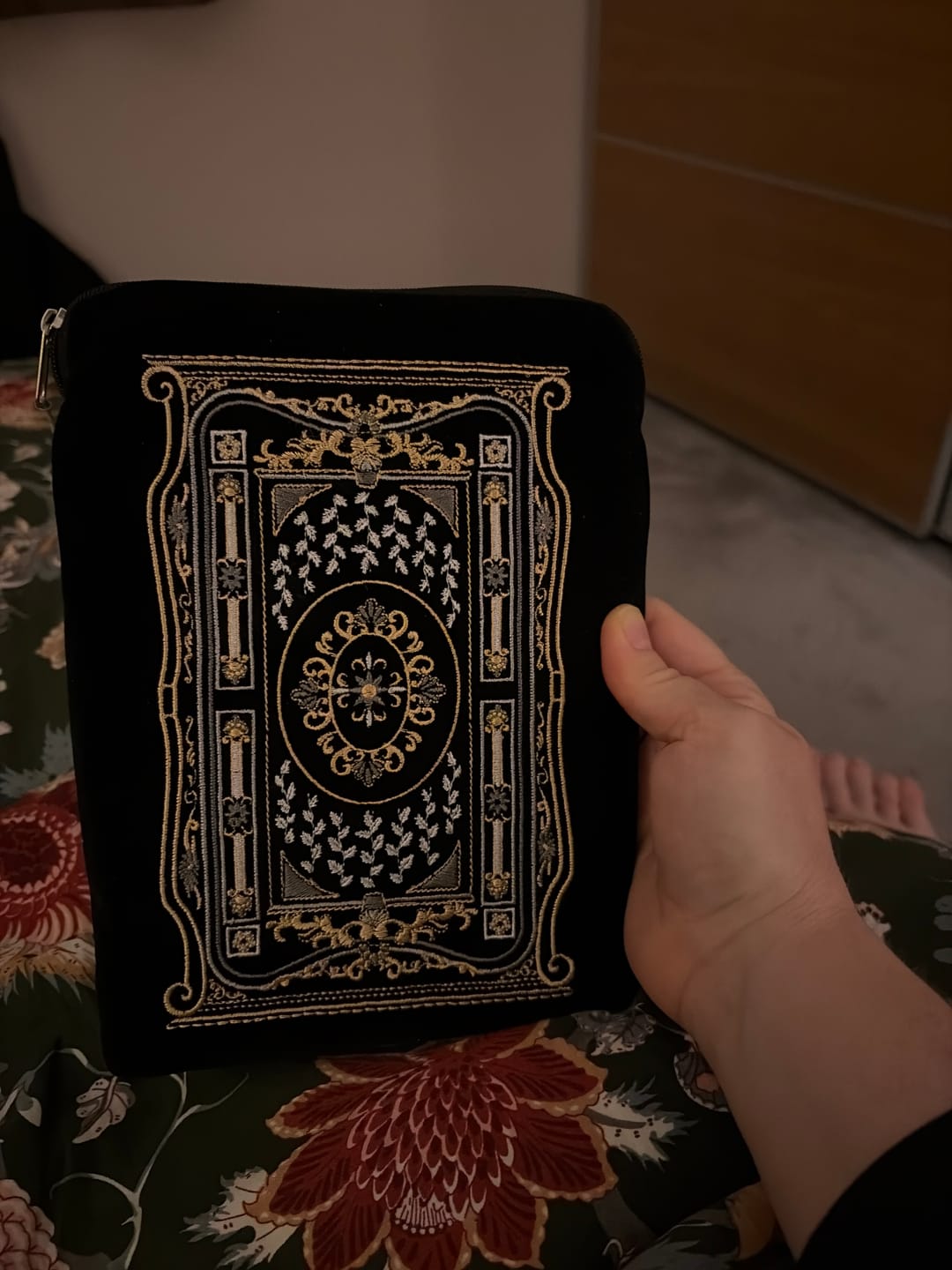 Customer photo review of Literati Black Kindle Sticker Insert