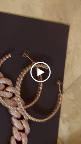 Customer video review of 12mm Baguette Cuban Link Chain