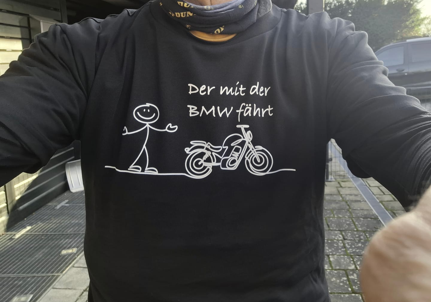 Customer photo review of Der mit der BMW fährt - Premium T-Shirt