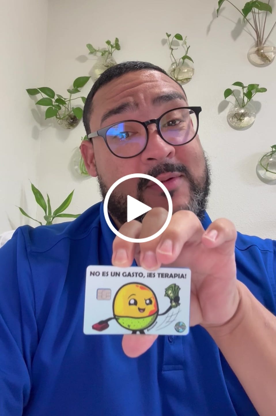 Customer video review of No es un Gasto, es Terapia - Sticker para Tarjeta de Crédito
