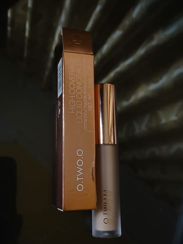 Customer photo review of O.TWO.O HIGH COVERAGE LIQUID CONCEALER