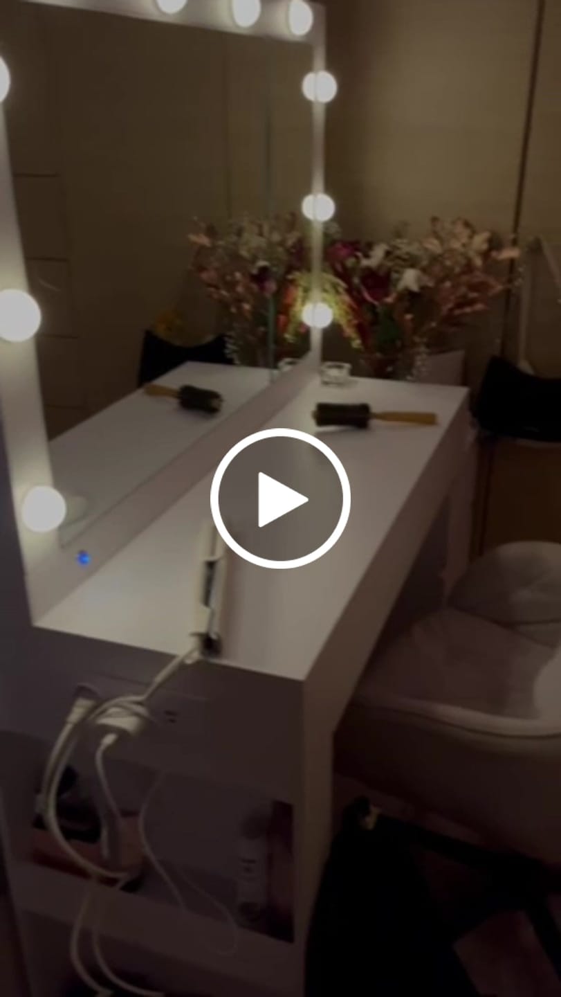 Customer video review of Τραπέζι Μπουντουάρ Μακιγιάζ Μεικαπ με Ντουλάπι Κοσμημάτων Καθρέφτης Λευκό με Φωτισμό LED Ρυθμιζόμενη Φωτεινότητα RD-T127W01
