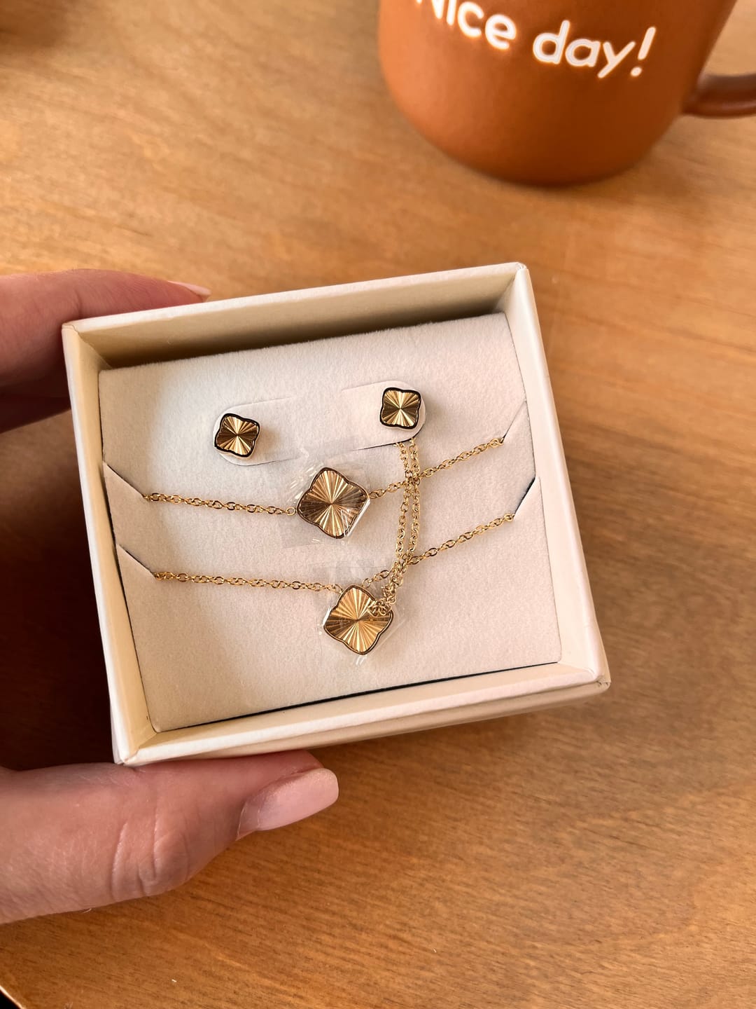 Customer photo review of Flora Gold Set