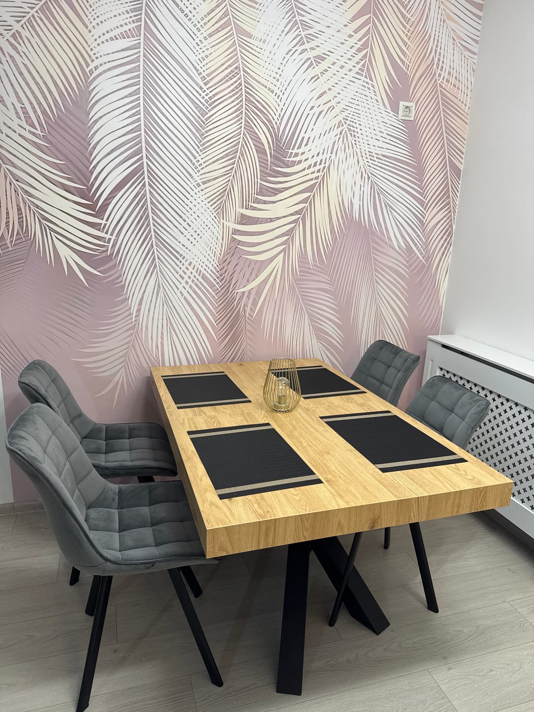 Customer photo review of Scaun tapitat K332, gri/negru, stofa catifelata/metal, 46X61X84 CM