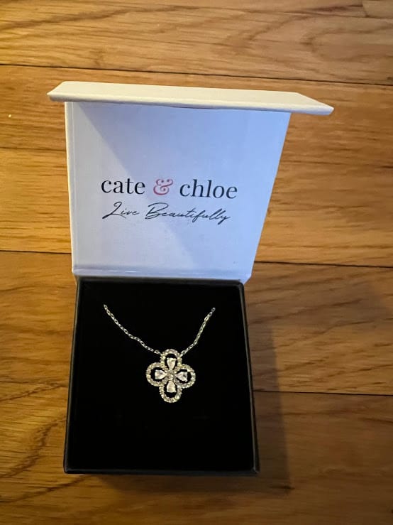 Customer photo review of Marie 18k White Gold Plated Clover/Flower Pendant Necklace with Swarovski Crystals