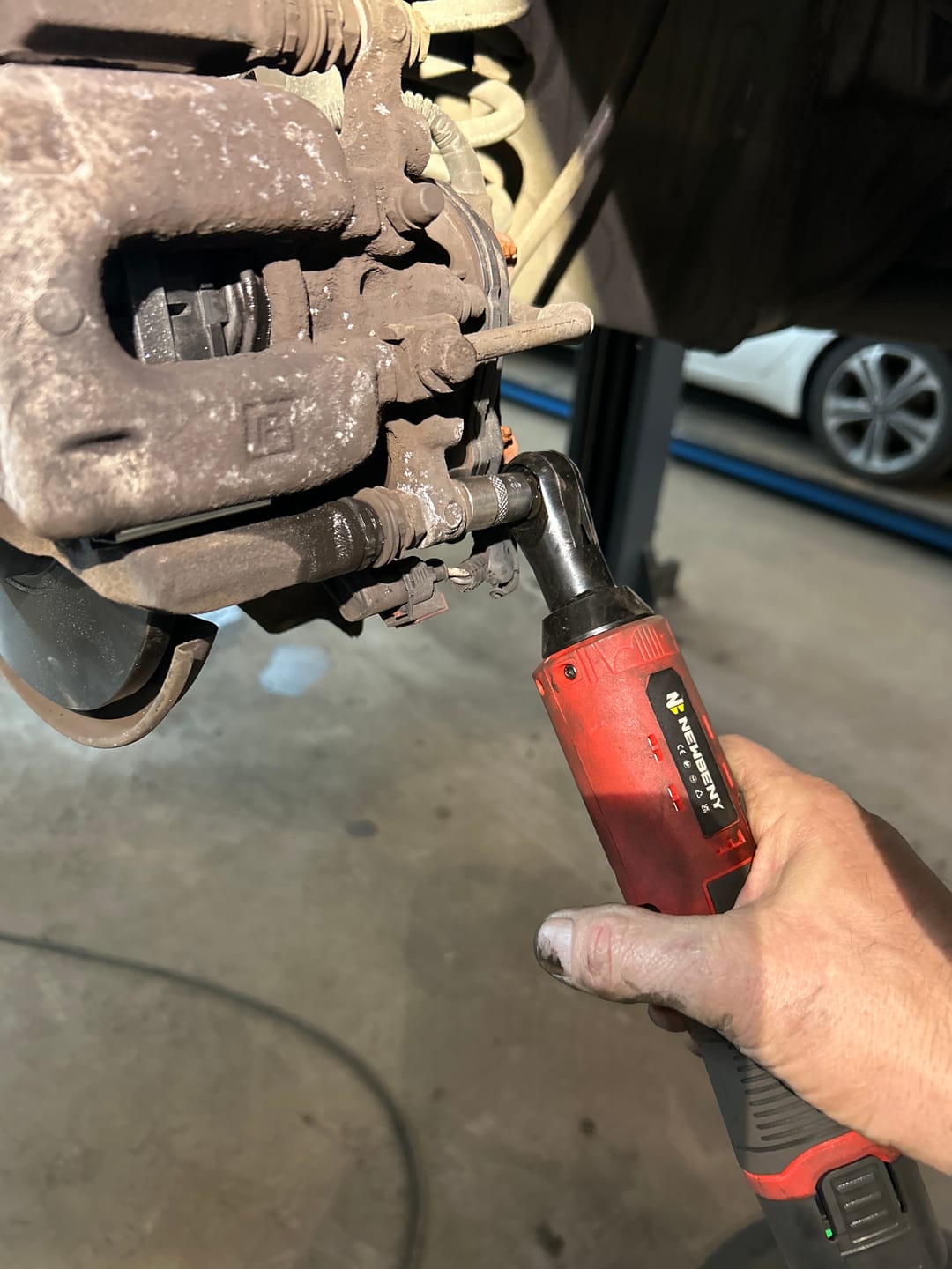 Customer photo review of ONEVAN 12V 60N·m Cordless 3/8 Right Angle Ratchet Wrench for Car Repair