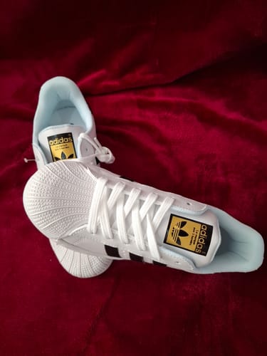 Customer photo review of Tenis Superstar Blanco Negro