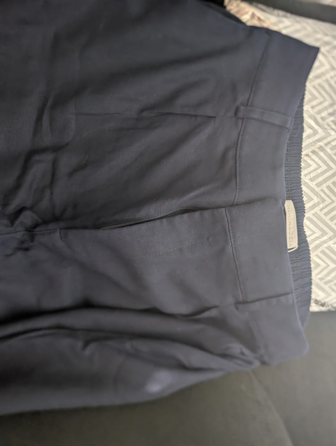 Customer photo review of Calça Slouchy Íris Azul Escuro