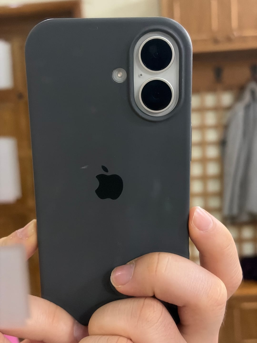 Customer photo review of Husa Silicon pentru iPhone 17, Cocoa Black