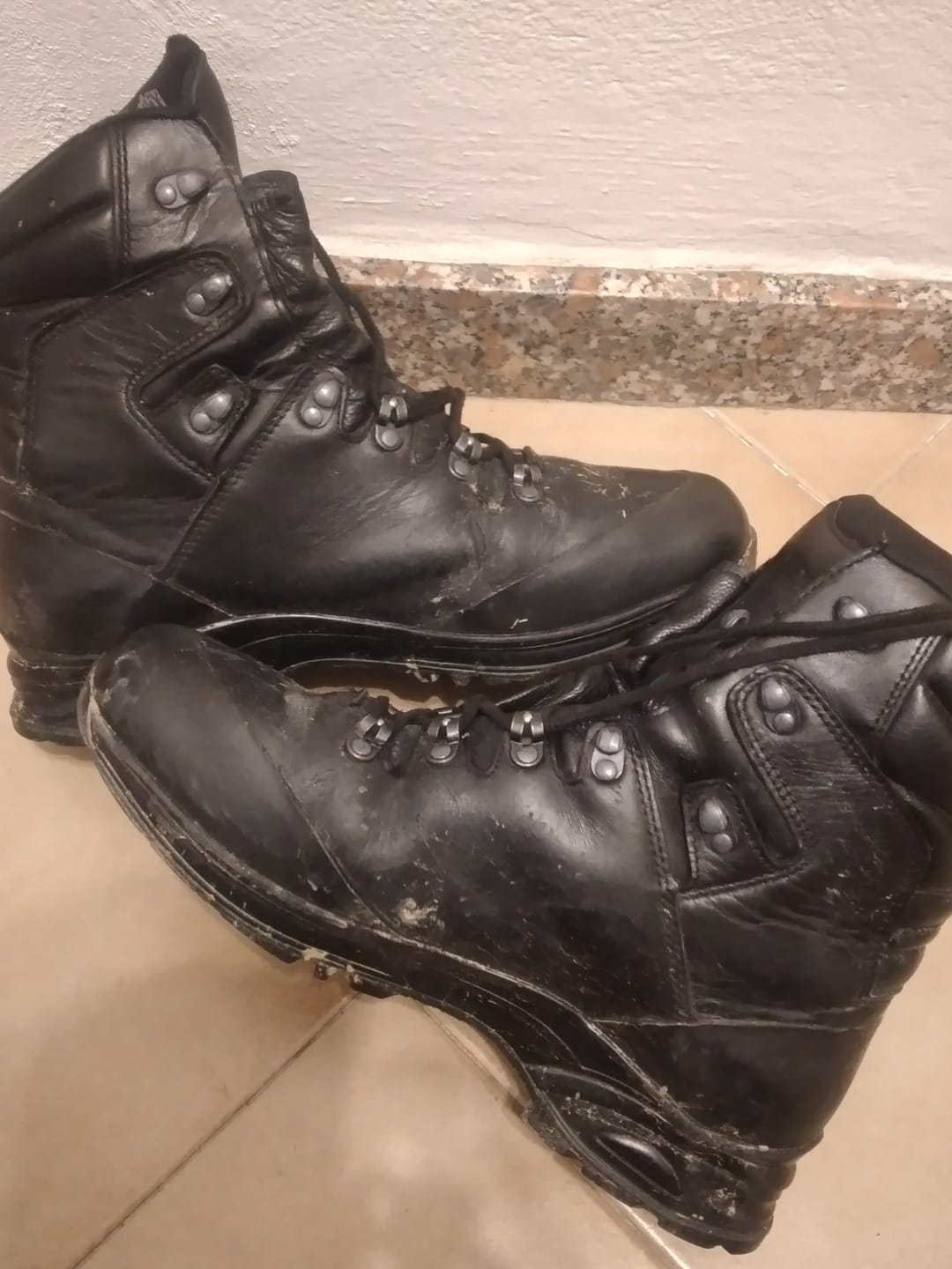 Customer photo review of Scarpone Esercito Tedesco Rigenerato Meindel U132