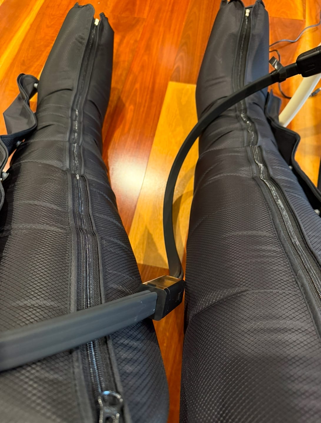 Customer photo review of RECHARGEABLE 6 Chamber Compression Boots 3.0