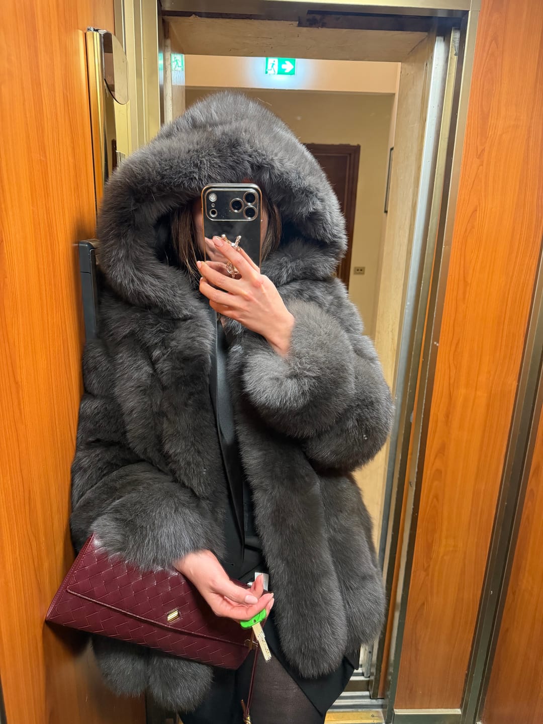 Customer photo review of Giacca Paris con Cappuccio Grigia Scuro in Pelliccia di Volpe