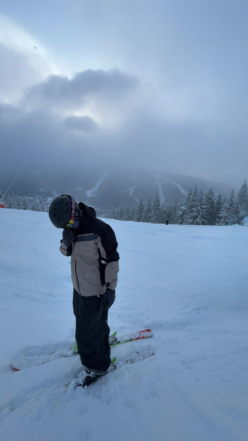 Customer photo review of Men's Black Baggy Wear-resistant Waterproof Snow Pants
