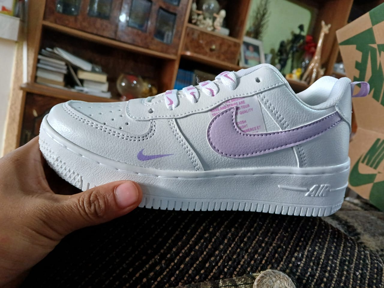 Customer photo review of Tenis 275 Blanco Lila