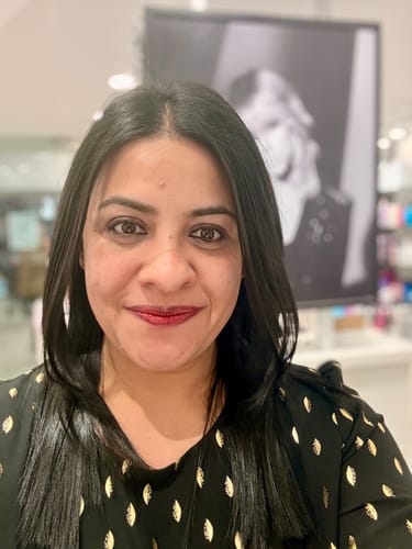 Close-up of a reviewer's face, showing the clear skin results from using Vivier Skin Brightening Cream.