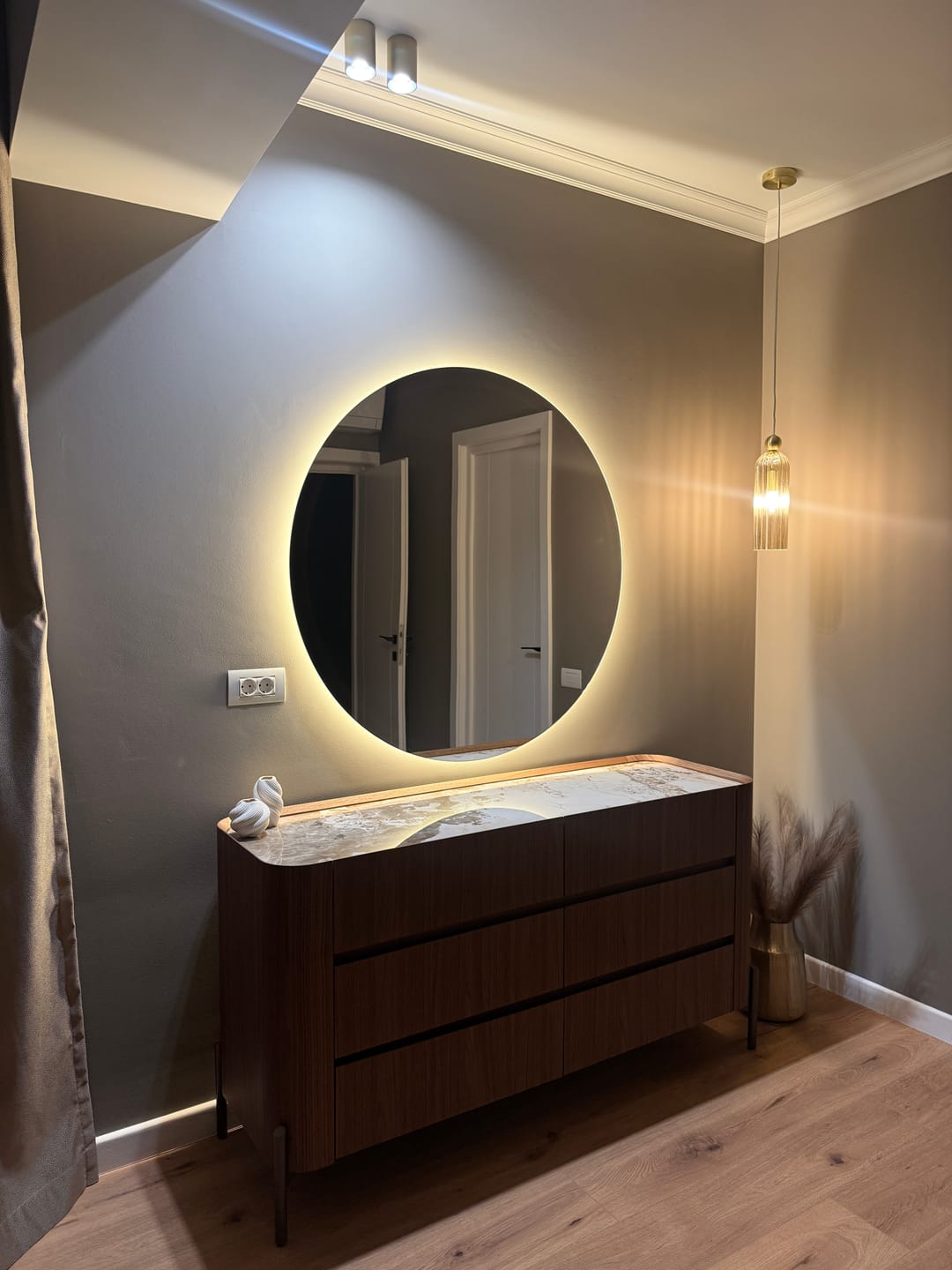 Customer photo review of Oglinda LED Rotunda, Fara functii, LED 3000K Cald - Gama Ambient Model 1