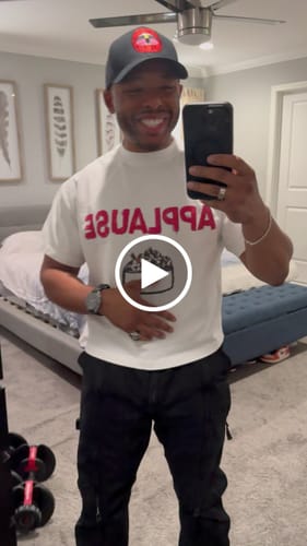 Customer video review of APPLAUSE TEE